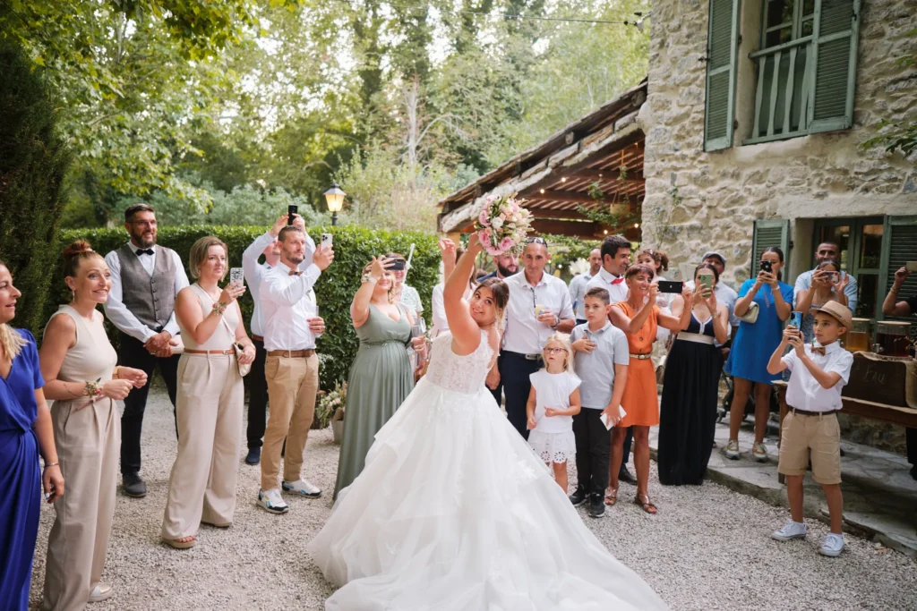 lancé de bouquet de la mariée dans le vaucluse