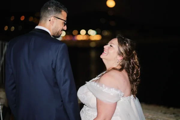 mariés la nuit au bord de mer au lavandou